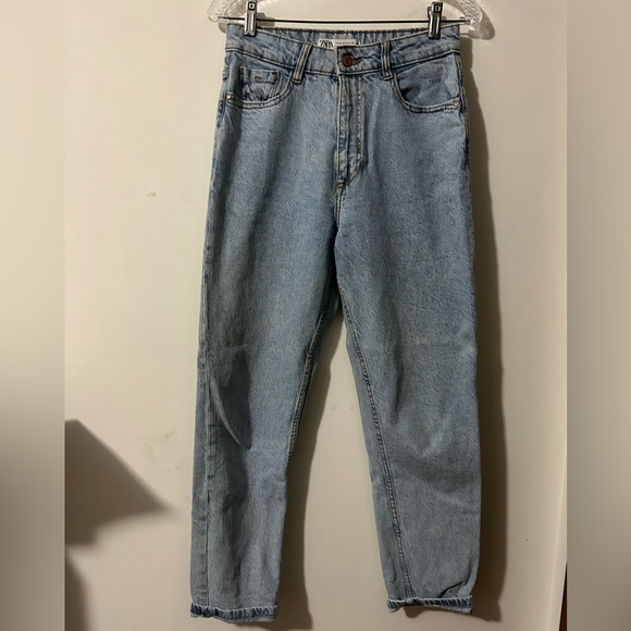 Zara Straight Leg Light Wash Jeans - Picture 1 of 3